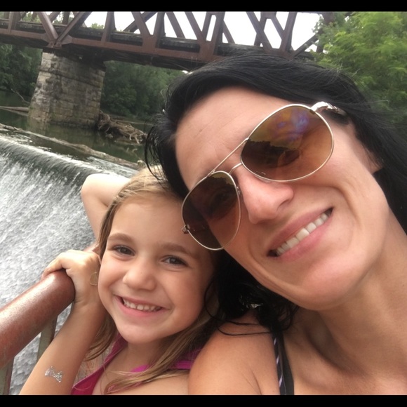 Meet your Posher, Sheila - Picture 1 of 1